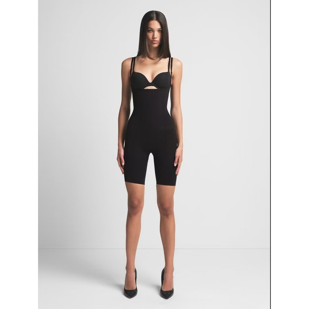 SKIMS NWOT Sculpting Mid Thigh Bodysuit Shapewear - Size XS